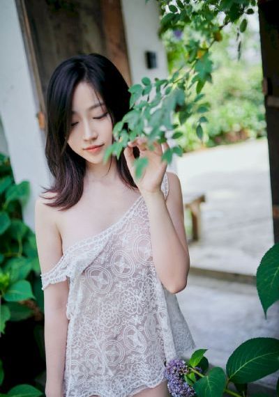 我揉着老师的白嫩大乳视频