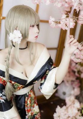 胸部丰满的妈妈
