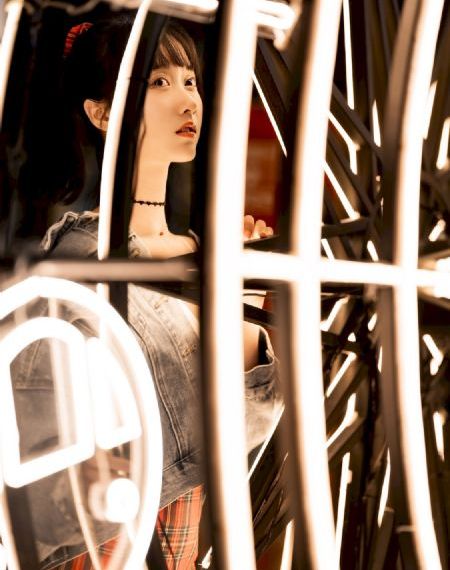 瞧着一家子