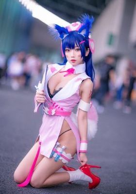 从火光中走来